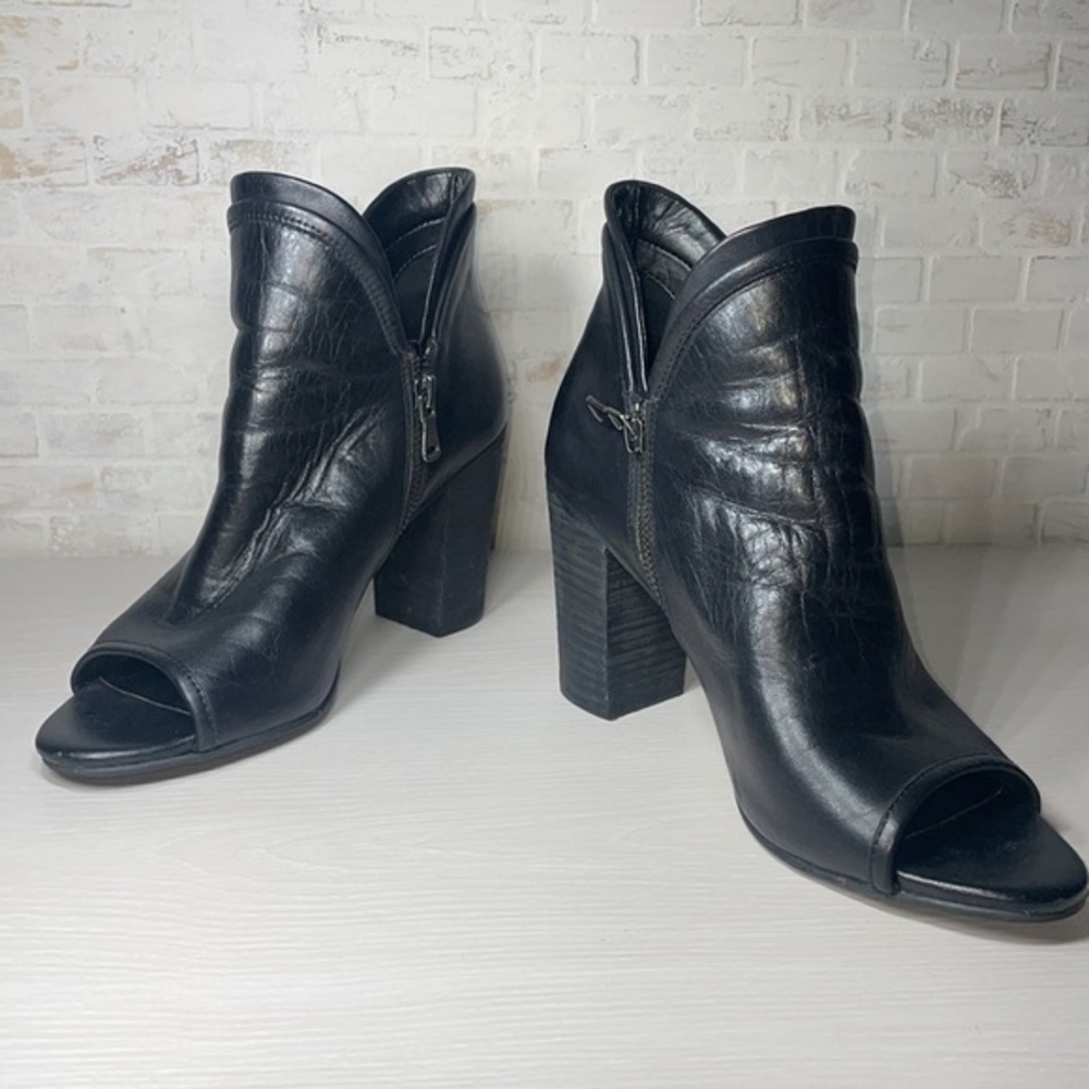 Steve Madden Philygal Leather Peep Toe Heeled Hi Lo Double Side Zip Ankle Bootie